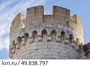 Stone tower of Penafiel Castle in Spain, created in the 10th century and located at the Hill. Стоковое фото, агентство Ingram Publishing / Фотобанк Лори