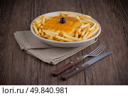 Francesinha on plate, typical food from Porto, Portugal. Стоковое фото, агентство Ingram Publishing / Фотобанк Лори
