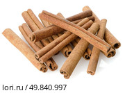 Cinnamon sticks on white reflective background. Стоковое фото, агентство Ingram Publishing / Фотобанк Лори