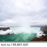 Horseshoe Falls as viewed from Table Rock in Queen Victoria Park in Niagara Falls, Ontario, Canada. Стоковое фото, агентство Ingram Publishing / Фотобанк Лори