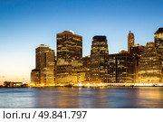 New York City Manhattan skyline at dusk from Brooklyn. Стоковое фото, агентство Ingram Publishing / Фотобанк Лори