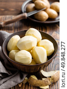 Peeled potatoes. Стоковое фото, агентство Ingram Publishing / Фотобанк Лори