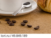 Black coffee over sackcloth baclground. Стоковое фото, агентство Ingram Publishing / Фотобанк Лори
