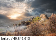 Fog in the Valley of Ghosts at sunrise. Стоковое фото, агентство Ingram Publishing / Фотобанк Лори