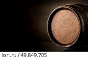 Wooden barrel on a background of brown texture. Стоковое фото, агентство Ingram Publishing / Фотобанк Лори