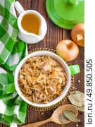 Braised cabbage with meat. Стоковое фото, агентство Ingram Publishing / Фотобанк Лори