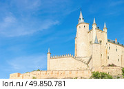 The Alcazar of Segovia is a stone fortification, located in the old city of Segovia, Spain. Стоковое фото, агентство Ingram Publishing / Фотобанк Лори