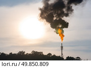 oil reinery Distillation tower with smoke stack pollution. Стоковое фото, агентство Ingram Publishing / Фотобанк Лори