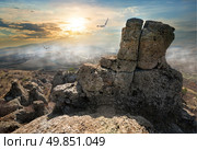 Birds over the Valley of Ghosts at sunrise. Стоковое фото, агентство Ingram Publishing / Фотобанк Лори