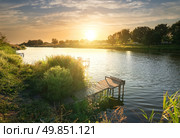 Little wooden fishing bridge on a river. Стоковое фото, агентство Ingram Publishing / Фотобанк Лори