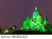 The Basilica of Sacre Coeur in Montmartre, Paris at night. Стоковое фото, агентство Ingram Publishing / Фотобанк Лори