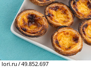 Pastel de nata, typical pastry from Lisbon - Portugal. Стоковое фото, агентство Ingram Publishing / Фотобанк Лори