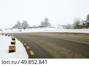 Mountain road with white snow. Стоковое фото, агентство Ingram Publishing / Фотобанк Лори