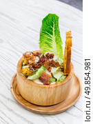 Fresh Ceasar Salad with crispy bacon in wooden bowl. Стоковое фото, агентство Ingram Publishing / Фотобанк Лори