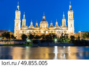 Our Lady of the Pillar Basilica with Ebro River at dusk Zaragoza, Spain. Стоковое фото, агентство Ingram Publishing / Фотобанк Лори