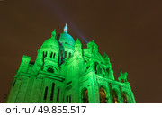 The Basilica of Sacre Coeur in Montmartre, Paris at night. Стоковое фото, агентство Ingram Publishing / Фотобанк Лори