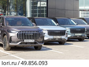 Russia, Samara. 23.04.2025. JAECOO cars of the Chinese company Chery are in the showroom for sale on a summer sunny day. Редакционное фото, фотограф Акиньшин Владимир / Фотобанк Лори