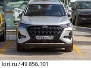 Russia, Samara. 23. 04 2025. Cars of the Chinese company Jianghuai Automobile Co are in the showroom for sale on a sunny summer day. Редакционное фото, фотограф Акиньшин Владимир / Фотобанк Лори