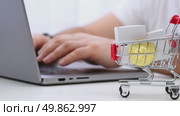 A man makes online purchases using a bank card and a laptop. Стоковое видео, видеограф Igor Skripachev / Фотобанк Лори