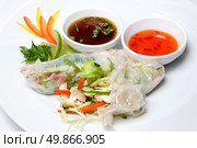 chinese rolls with vegetables on the plate. Стоковое фото, агентство Ingram Publishing / Фотобанк Лори