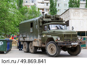 Старый автомобиль ЗИЛ-131, фургон, аварийная машина технической помощи, городская коммунальная служба. Волгоград, улица Кропоткина, Россия. Редакционное фото, фотограф Андрей Цыганков / Фотобанк Лори