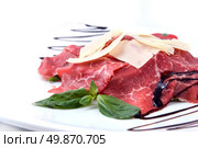 slices of ham with cheese on the plate. Стоковое фото, агентство Ingram Publishing / Фотобанк Лори