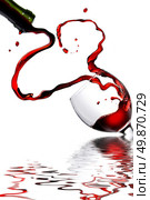 Heart from pouring red wine in goblet isolated on white. Стоковое фото, агентство Ingram Publishing / Фотобанк Лори