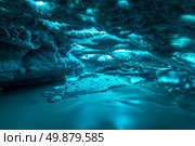 Ice Cave at Vatnajokull Glacier Jokulsarlon Iceland. Стоковое фото, агентство Ingram Publishing / Фотобанк Лори