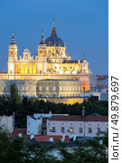 Almudena Cathedral at dusk. Madrid, Spain. Стоковое фото, агентство Ingram Publishing / Фотобанк Лори