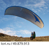Paratrooper prepare for flight to sky. Стоковое фото, агентство Ingram Publishing / Фотобанк Лори