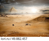 Fog and storm clouds over pyramid in desert. Стоковое фото, агентство Ingram Publishing / Фотобанк Лори