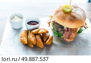 Angus beef Cheese hamburger with french fries. Стоковое фото, агентство Ingram Publishing / Фотобанк Лори