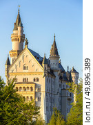 Beautiful summer romantic view of the Neuschwanstein castle at Fussen Bavaria, Germany. Стоковое фото, агентство Ingram Publishing / Фотобанк Лори