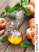 apple cider vinegar. Стоковое фото, агентство Ingram Publishing / Фотобанк Лори