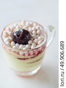 pistachio bavarois Mousse in glass. Стоковое фото, агентство Ingram Publishing / Фотобанк Лори