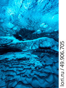 Ice Cave Iceland at Vatnajokull Glacier Jokulsarlon Nationa Park. Стоковое фото, агентство Ingram Publishing / Фотобанк Лори