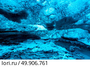 Ice Cave Iceland at Vatnajokull Glacier Jokulsarlon Nationa Park. Стоковое фото, агентство Ingram Publishing / Фотобанк Лори