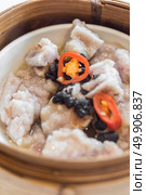 Chinese dim sum Black bean steamed pork ribs - Steamed Chinese groumet cuisine. Стоковое фото, агентство Ingram Publishing / Фотобанк Лори