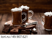 hot chocolate dessert with marshmallows on wooden background. Стоковое фото, агентство Ingram Publishing / Фотобанк Лори