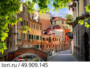 Old venetian houses and streets in the morning, Italy. Стоковое фото, агентство Ingram Publishing / Фотобанк Лори