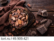Cocoa beans and chocolate on wooden background. Стоковое фото, агентство Ingram Publishing / Фотобанк Лори