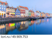 Copenhagen Nyhavn, New port of Copenhagen, at night in Denmark. Стоковое фото, агентство Ingram Publishing / Фотобанк Лори