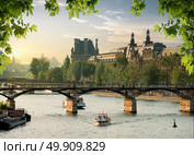 View on Pont des Arts in Paris at sunset, France. Стоковое фото, агентство Ingram Publishing / Фотобанк Лори