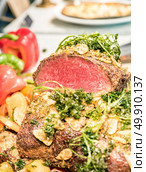 Carving of Wagyu beef roast. Стоковое фото, агентство Ingram Publishing / Фотобанк Лори