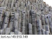 The black sand beach of Reynisfjara basalt column and the mount Reynisfjall from the Dyrholaey promontory, VIK southern coast of Iceland. Стоковое фото, агентство Ingram Publishing / Фотобанк Лори