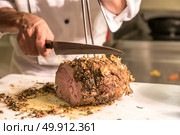 Carving of Wagyu beef roast. Стоковое фото, агентство Ingram Publishing / Фотобанк Лори