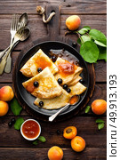Pancakes with fresh blackcurrant and apricot jam. Стоковое фото, агентство Ingram Publishing / Фотобанк Лори