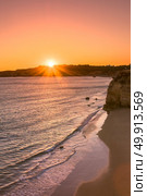 A view of a Praia da Rocha in Portimao during sunset, Algarve region, Portugal. Стоковое фото, агентство Ingram Publishing / Фотобанк Лори