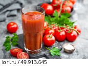 tomatoes; food; red; fresh; background; vegetable; ripe; organic; healthy; cherry; vegetarian; ingredient; green; natural; juice; juicy; raw; closeup; nutrition; tasty; cut; drinking; table; cuisine; delicious; kitchen; cherry tomatoes; cherry tomato; tomato juice; tomato juice glass; glass; slice; vitamin; freshness; fresh tomato; diet; tomatos; small; gourmet; tomato; drink; beverage; healthy; liquid; smoothie; detox; cocktail; bloody mary; bloody mary cocktail;. Tomato juice and fresh tomatoes. Стоковое фото, агентство Ingram Publishing / Фотобанк Лори