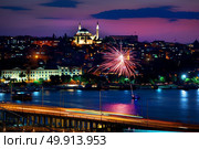 Ataturk bridge and cityscape of Istanbul at holiday night, Turkey. Стоковое фото, агентство Ingram Publishing / Фотобанк Лори
